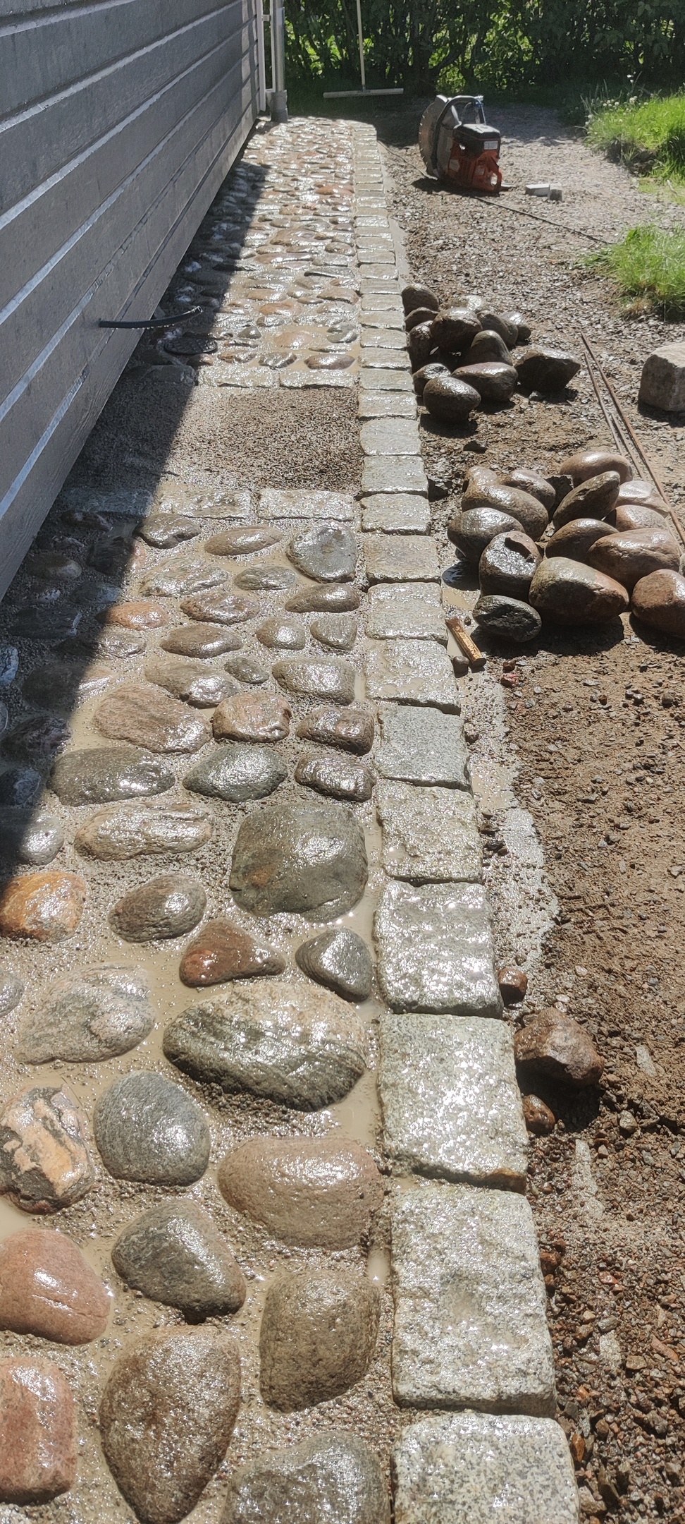 stentrappa med betongplattor